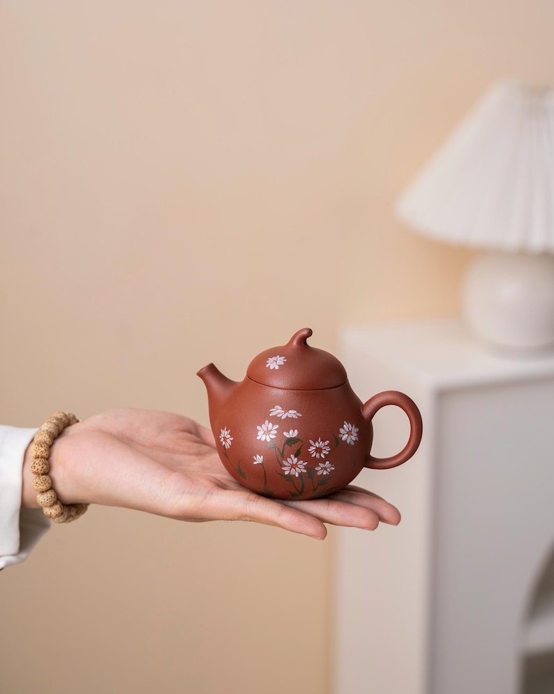 Hand-painted White Daisy Purple Clay Pear Design Teapot from Yixing 150ml