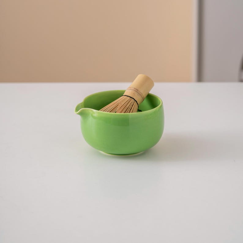 Green Ceramic Matcha Bowl Set with Spout Bamboo Whisk and Chasen Holder Elegant Matcha Whisk Ceremonial Set 450ml