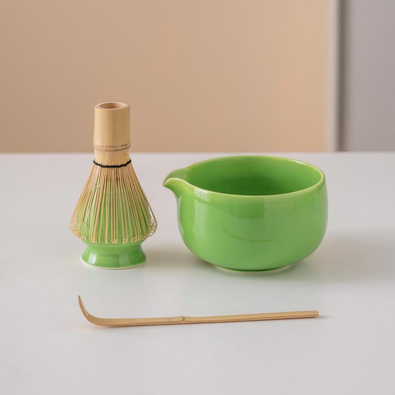 Green Ceramic Matcha Bowl Set with Spout Bamboo Whisk and Chasen Holder Elegant Matcha Whisk Ceremonial Set 450ml