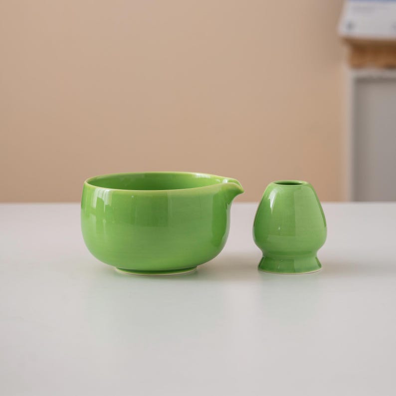 Green Ceramic Matcha Bowl Set with Spout Bamboo Whisk and Chasen Holder Elegant Matcha Whisk Ceremonial Set 450ml