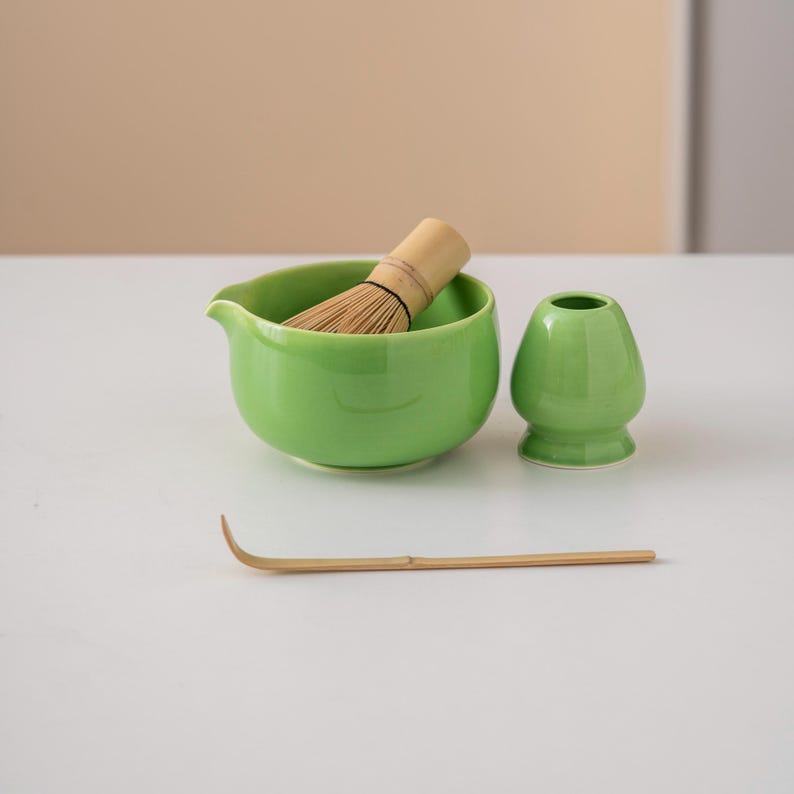 Green Ceramic Matcha Bowl Set with Spout Bamboo Whisk and Chasen Holder Elegant Matcha Whisk Ceremonial Set 450ml
